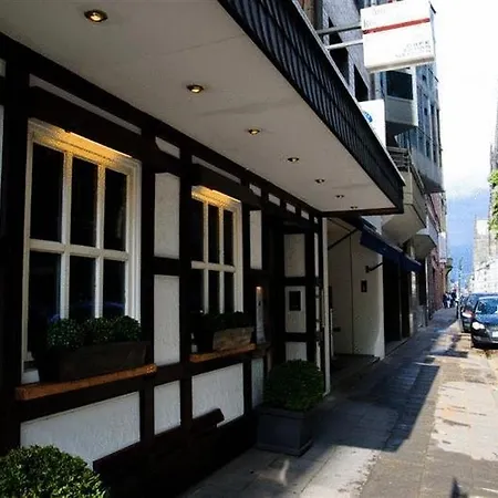 Dom Am Roemerbrunnen Hotel 3*