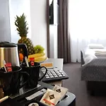 Hotel Dom Am Roemerbrunnen 3*