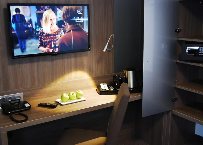 Hotel Dom Am Roemerbrunnen 3*