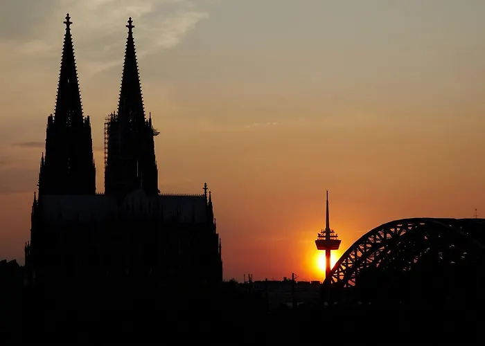 Dom Am Roemerbrunnen Keulen