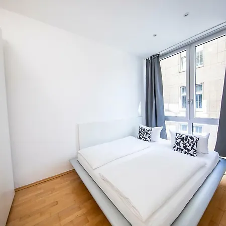 Dom Am Roemerbrunnen Hotel 3*