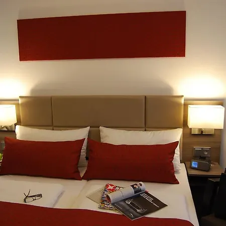 Hotel Dom Am Roemerbrunnen 3*