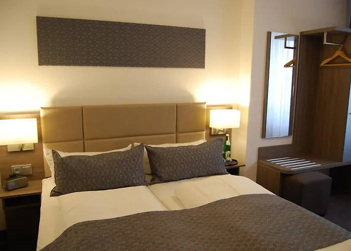 Dom Am Roemerbrunnen 3* ケルン