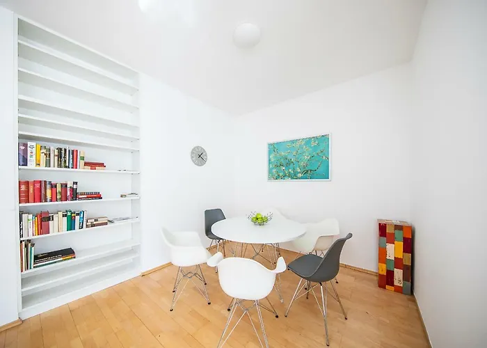 Hotel Dom Am Roemerbrunnen 3*