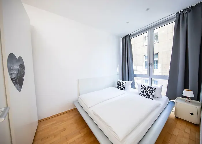 Dom Am Roemerbrunnen Hotel 3*