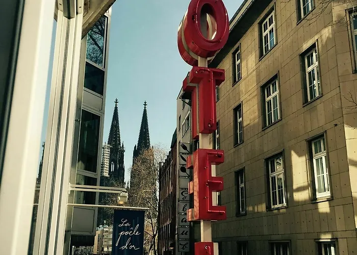 Dom Am Roemerbrunnen ホテル