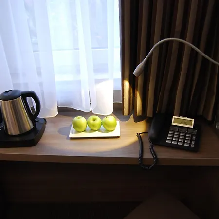 Hotel Dom Am Roemerbrunnen 3*