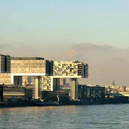 Hotel Dom Am Roemerbrunnen 3*