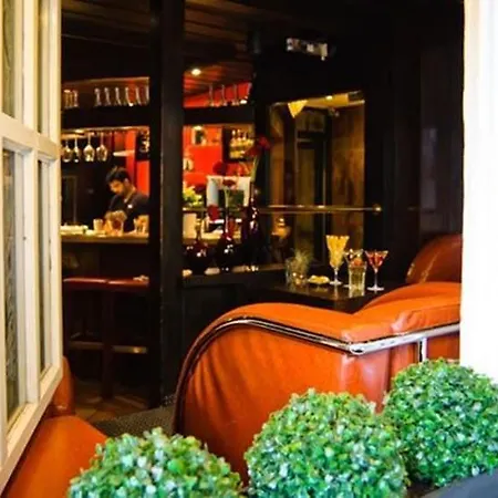 Dom Am Roemerbrunnen Hotel 3*