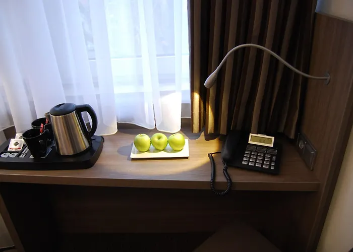 Hotel Dom Am Roemerbrunnen 3*