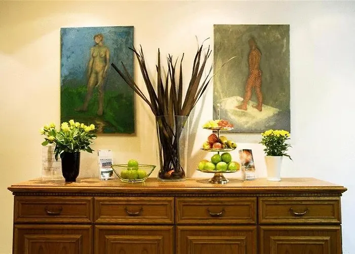 Hotel Dom Am Roemerbrunnen 3*