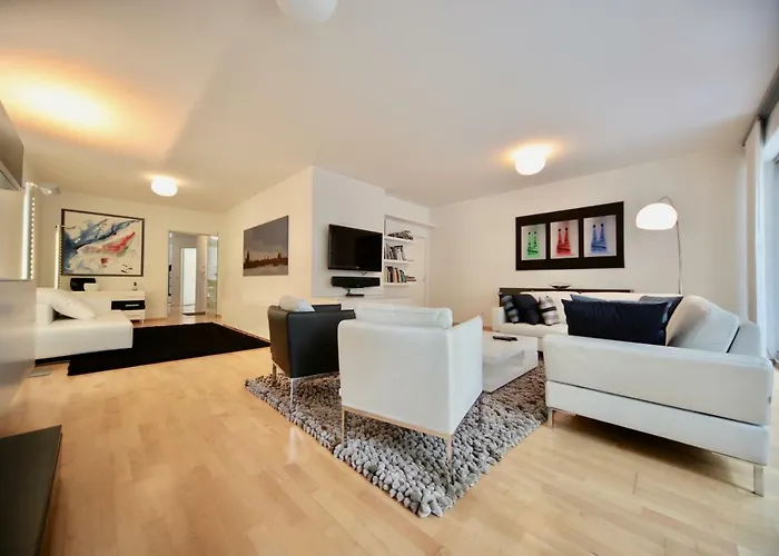 Hotel Dom Am Roemerbrunnen 3*